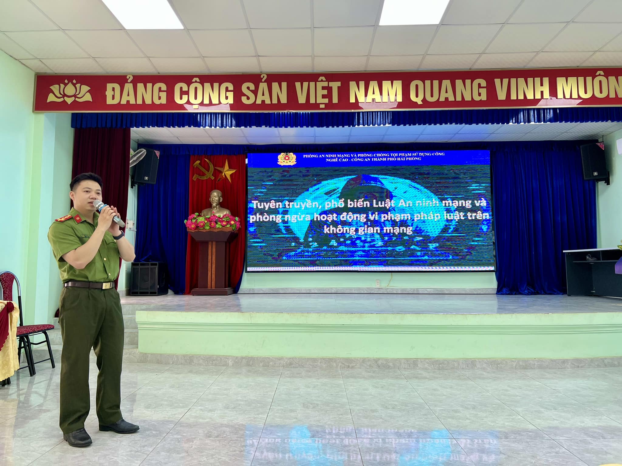 TUY&Ecirc;N TRUYỀN GIỮ G&Igrave;N AN NINH, TRẬT TỰ TR&Ecirc;N ĐỊA B&Agrave;N CHO THANH THIẾU NI&Ecirc;N.